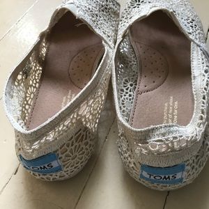 Cream crotchet slip-on Toms shoes